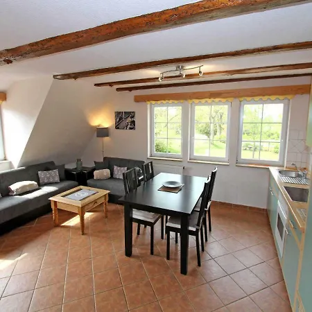 Apartment Ferienhof Direkt An Der Mueritz 10030